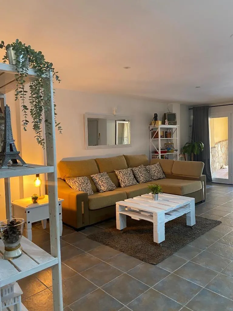 Acogedor Apartamento Loft アラウリン・デ・ラ・トレ