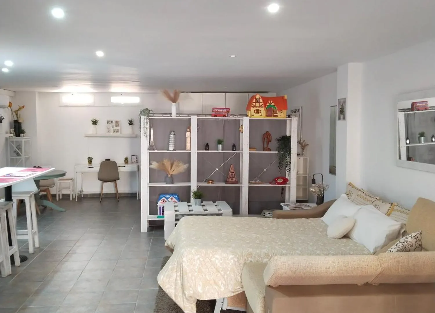 Acogedor Apartamento Loft アラウリン・デ・ラ・トレ